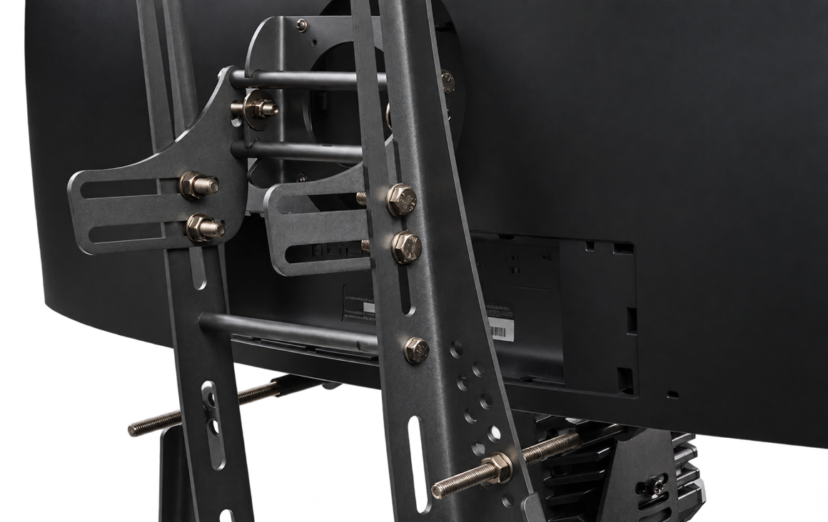 Tył monitora zamontowanego na uchwycie Fanatec CSL Cockpit